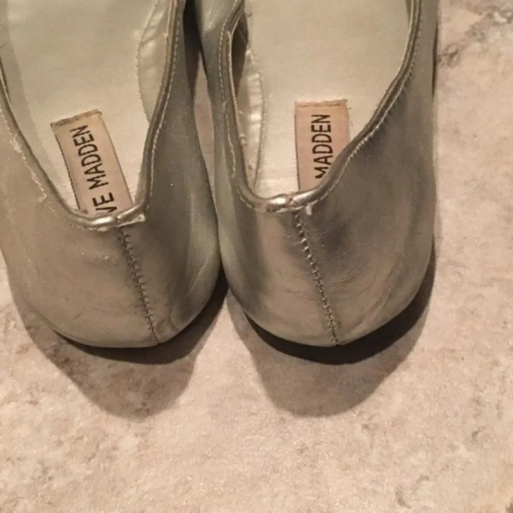 Steve Madden  Girls size 13 silver sequin bow shoes